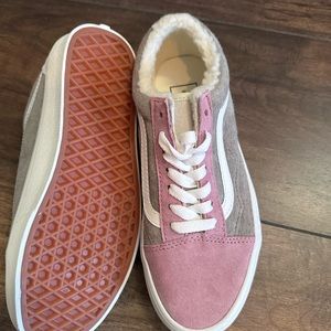 VANS Old Skool Women’s/Girls pink and grey Sherpa lined Size 5.5
